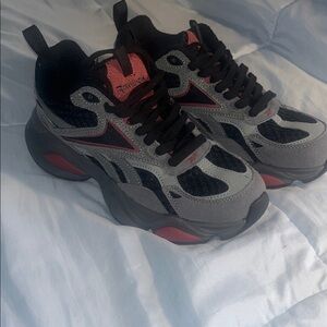 Men’s Size 8/Womans Size 9.5 Reebok Black and Grey & Maroon Athletic Sneakers